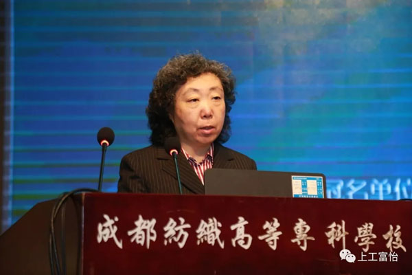 中國(guó)紡織工業(yè)聯(lián)合會(huì)人力資源部主任、紡織行業(yè)職業(yè)技能鑒定指導(dǎo)中心主任孫曉音致開幕詞.jpg