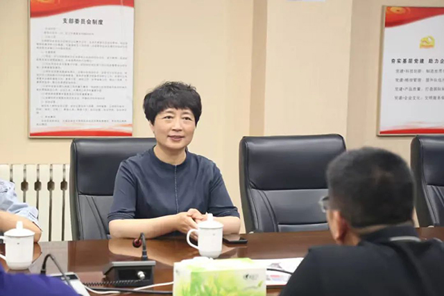 寶坻區(qū)總工會(huì)領(lǐng)導(dǎo)深入基層，為企業(yè)職工送關(guān)懷！